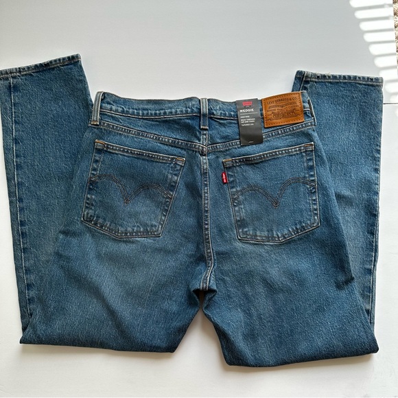Woman’s Levi’s Wedgie Fit Tapered Jeans size 29 - Picture 1 of 7
